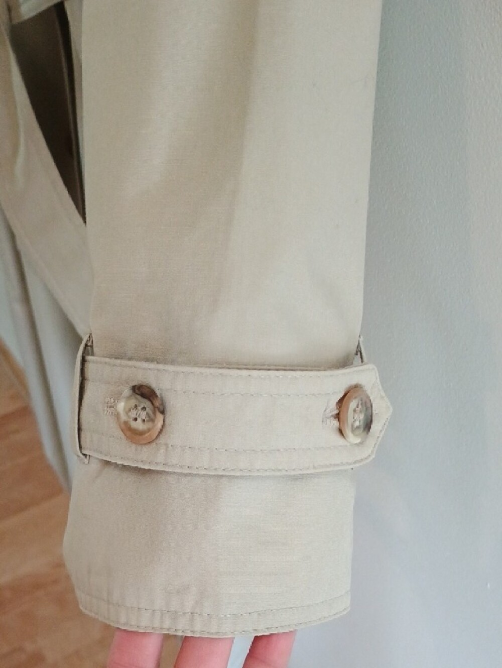 Vintage London Fog Women's Beige Trench Coat - Timeless Double-Breasted Style - Picture 10 of 15
